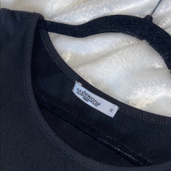 basic Elegant Black Sleeveless Dress - Picture 3 of 5